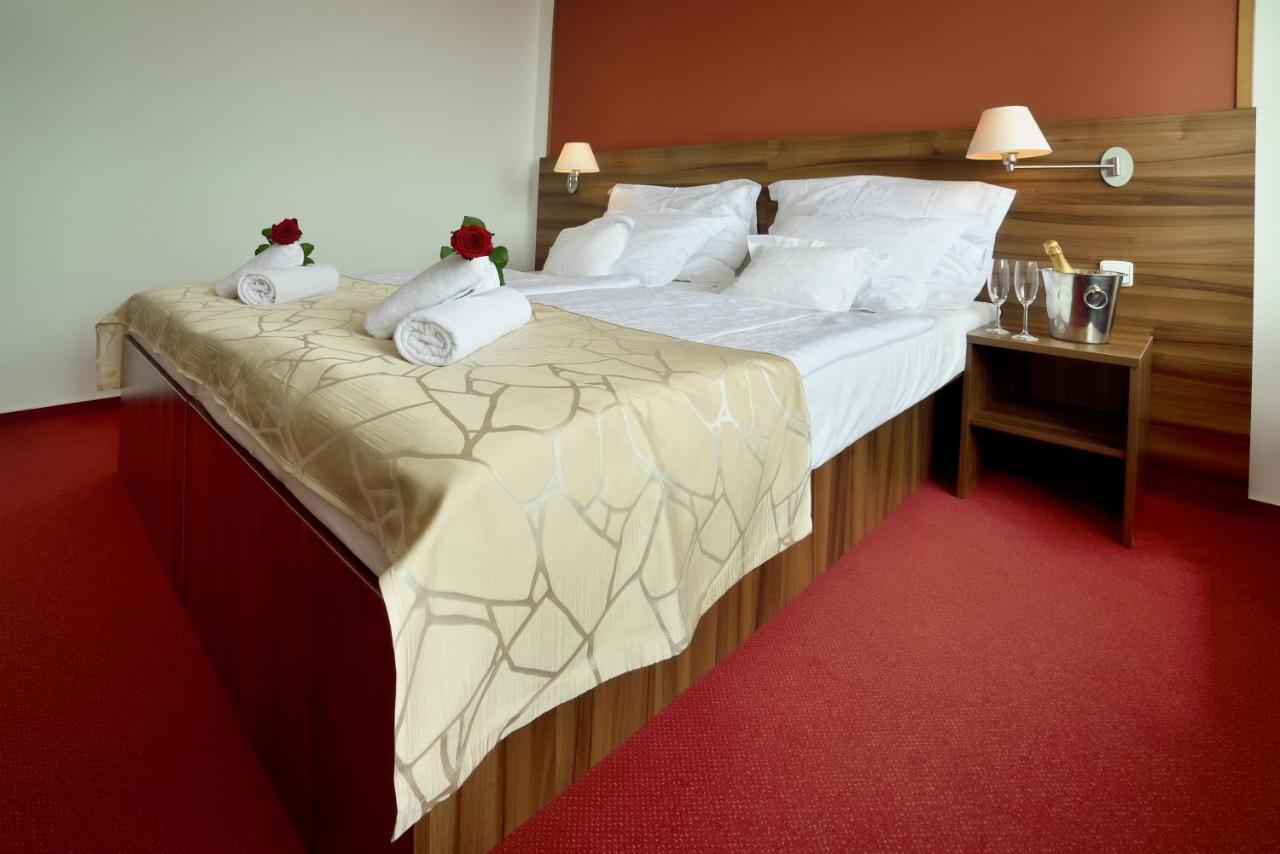Hotel Palcat Tábor Eksteriør billede