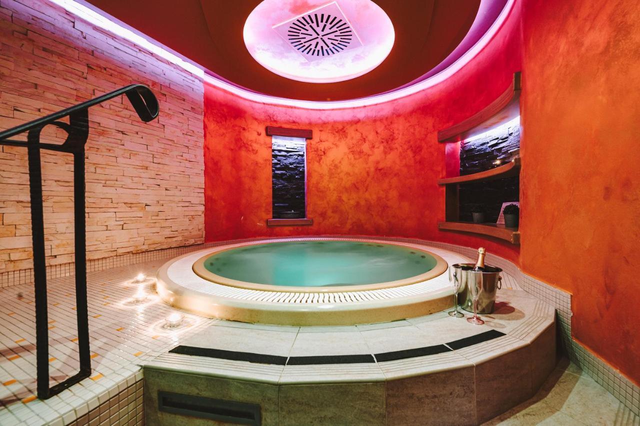 Hotel Palcat Tábor Eksteriør billede
